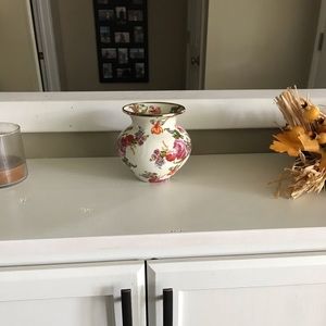 MacKenzie child vase